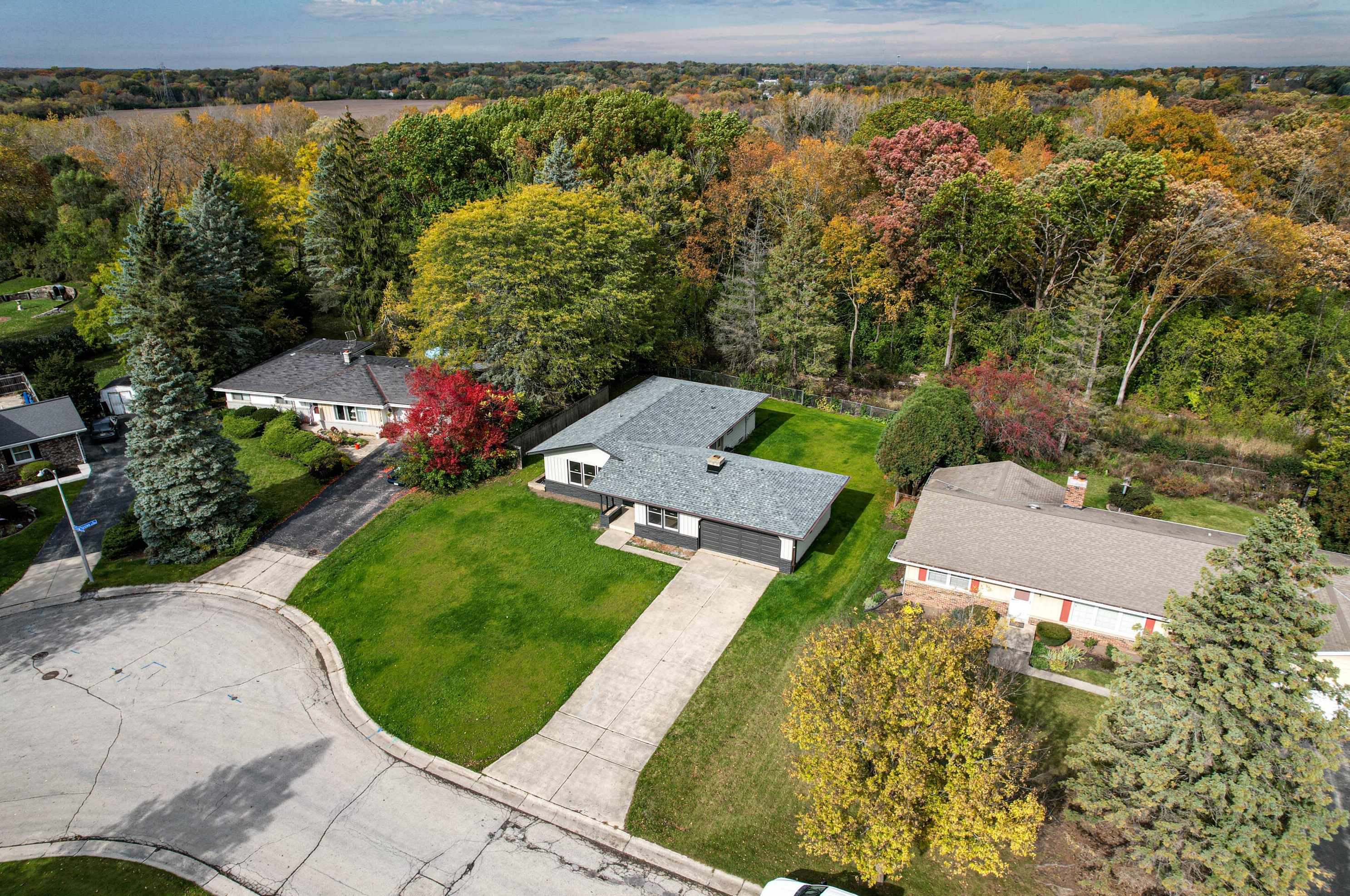 10710 Friar Ln, Hales Corners, WI 53132-1821