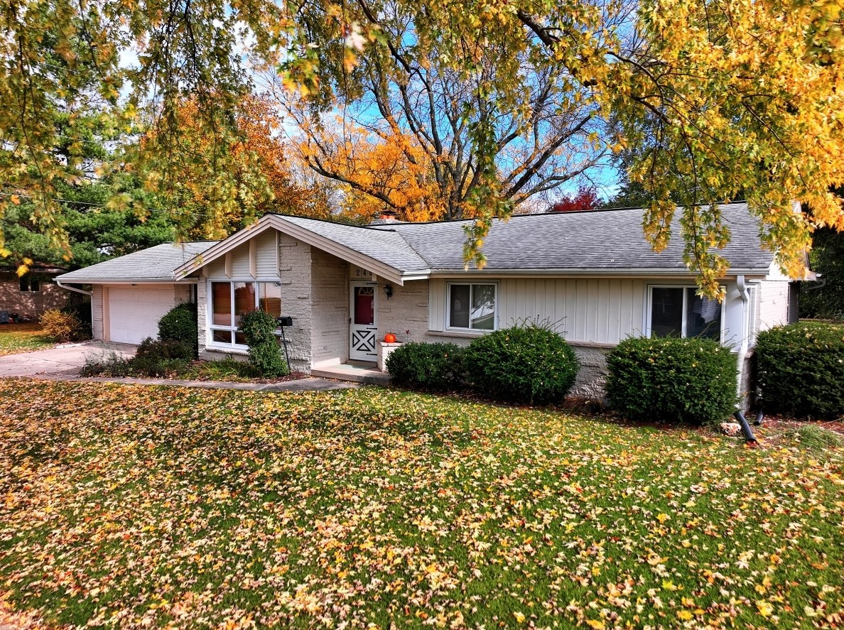 240 Chapel Ter, Lyons, WI 53105-1655