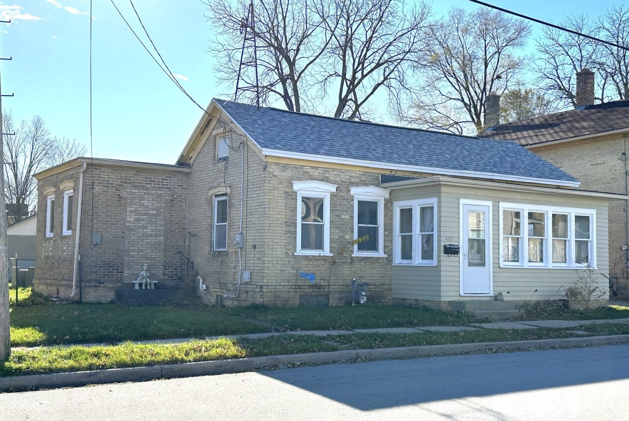 415 Division St, Watertown, WI 53094-3823
