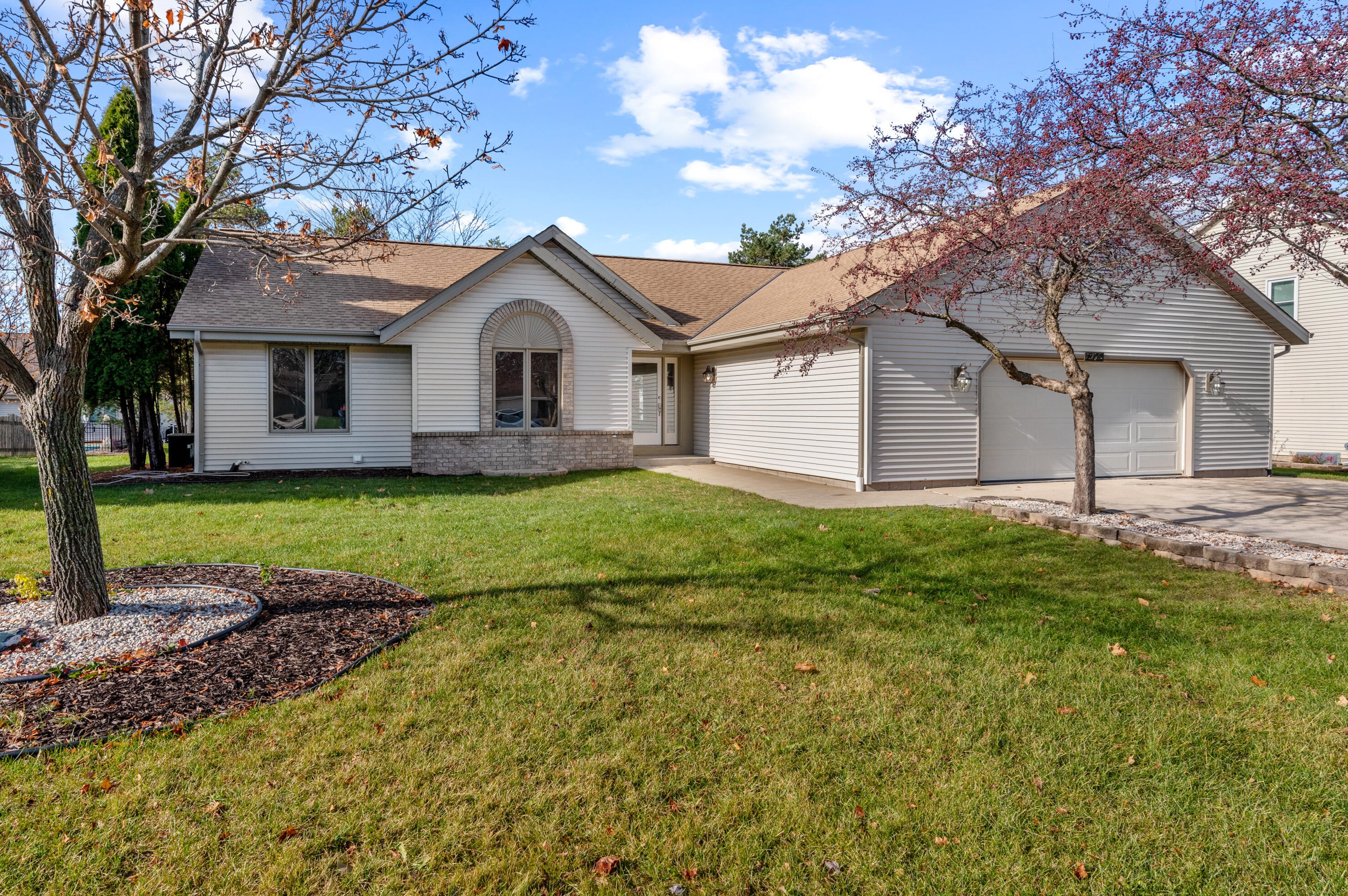 8173 S 35th St, Hales Corners, WI 53132