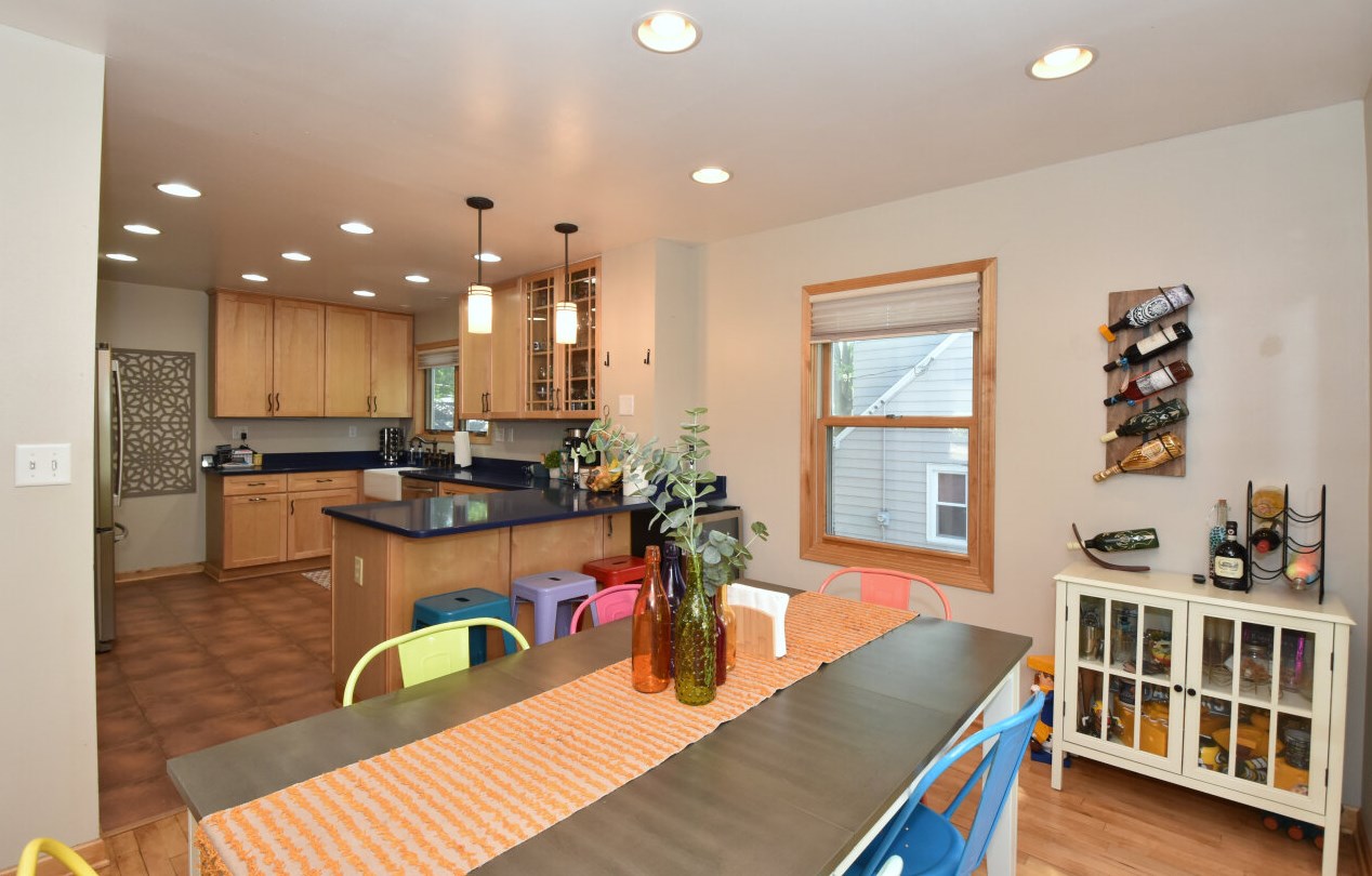 11825 Garfield Ave, Milwaukee WI  53226-2025 exterior