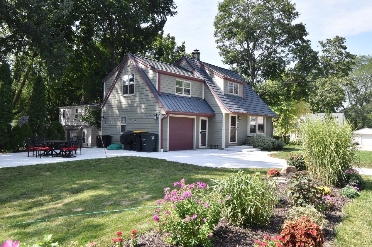 11825 Garfield Ave, Milwaukee WI  53226-2025 exterior