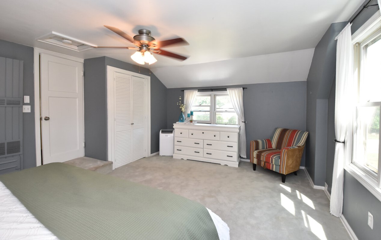 11825 Garfield Ave, Milwaukee WI  53226-2025 exterior