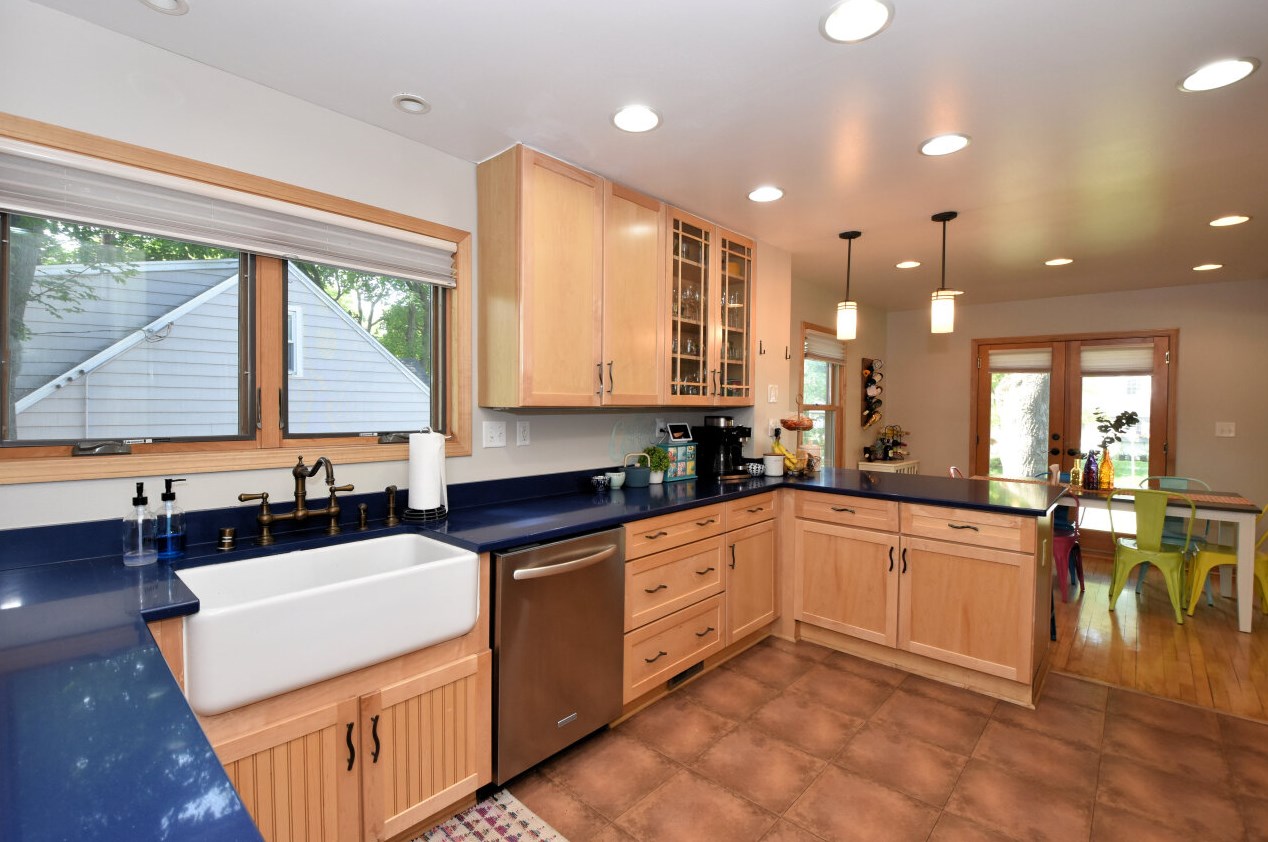 11825 Garfield Ave, Milwaukee WI  53226-2025 exterior