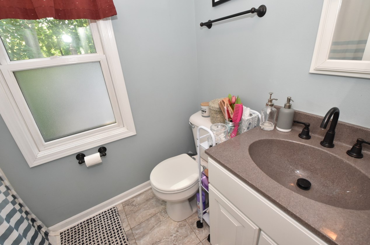 11825 Garfield Ave, Milwaukee WI  53226-2025 exterior