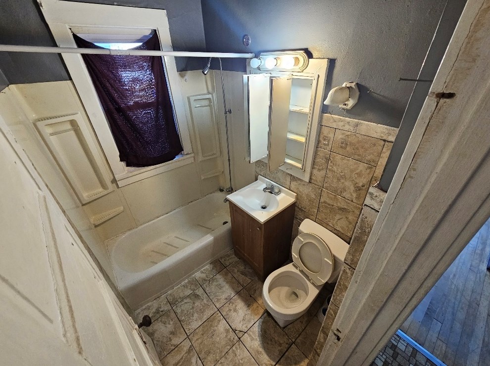 3238 36, Milwaukee WI 53215-4132 exterior