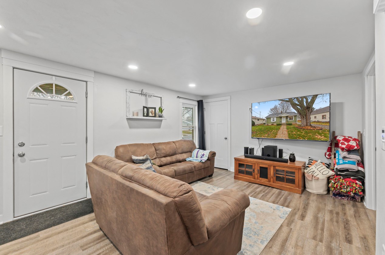 1220 Randolph St, Watertown WI 53094-6706 exterior