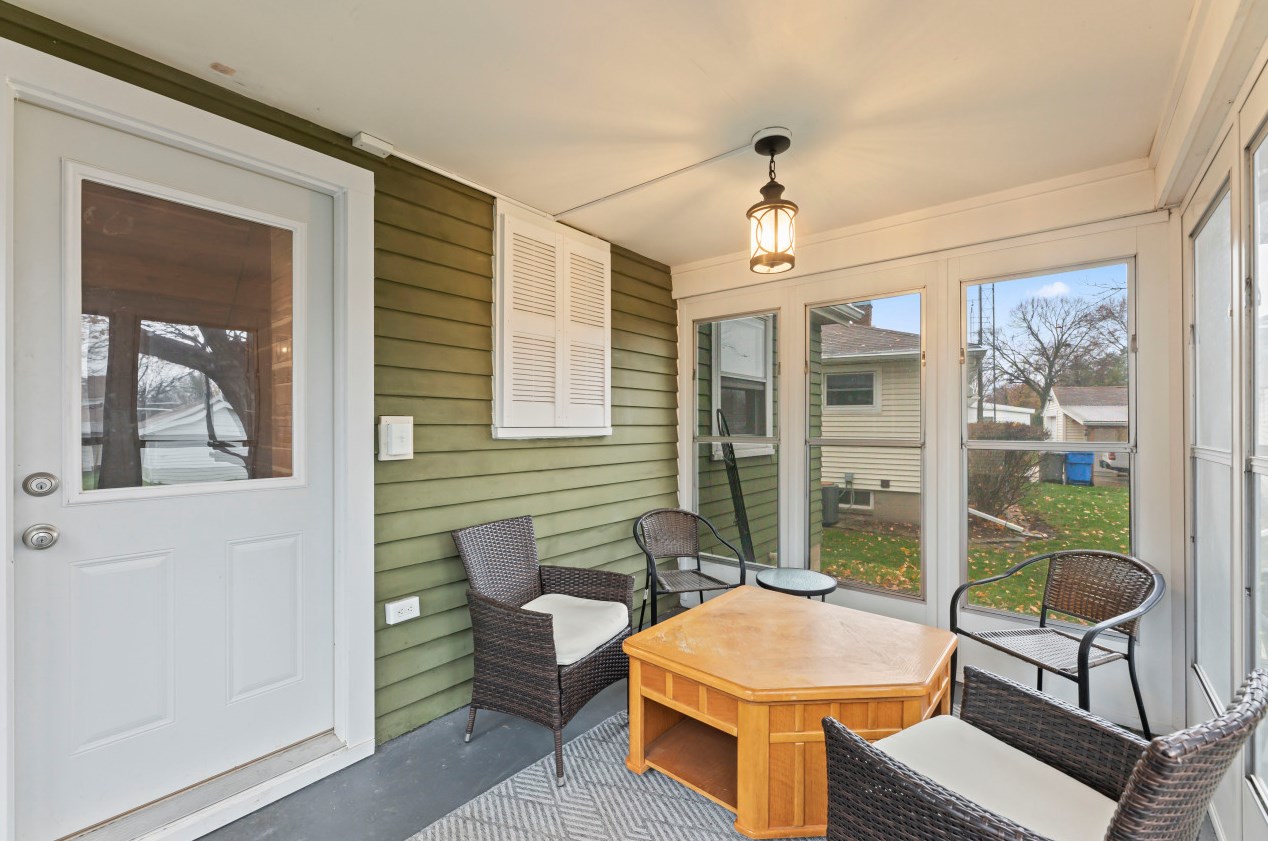 1220 Randolph St, Watertown WI 53094-6706 exterior