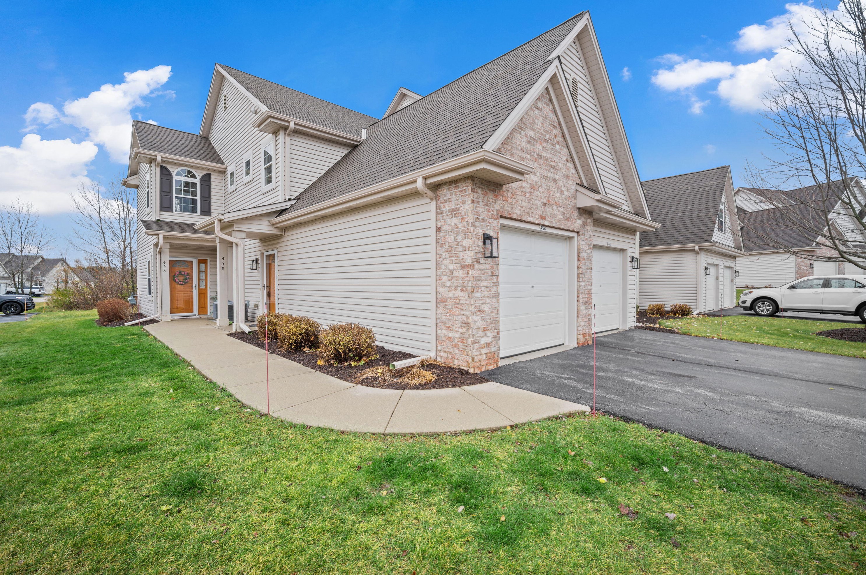 458 Cedar Ct, Slinger, WI 53086