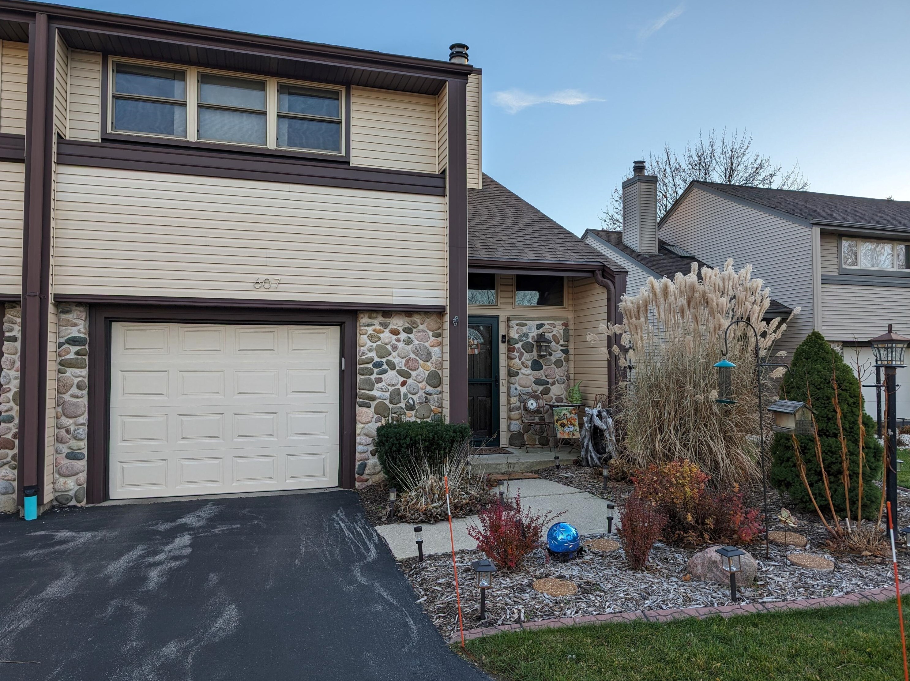 607 Tamarack Dr W, West Bend, WI 53095