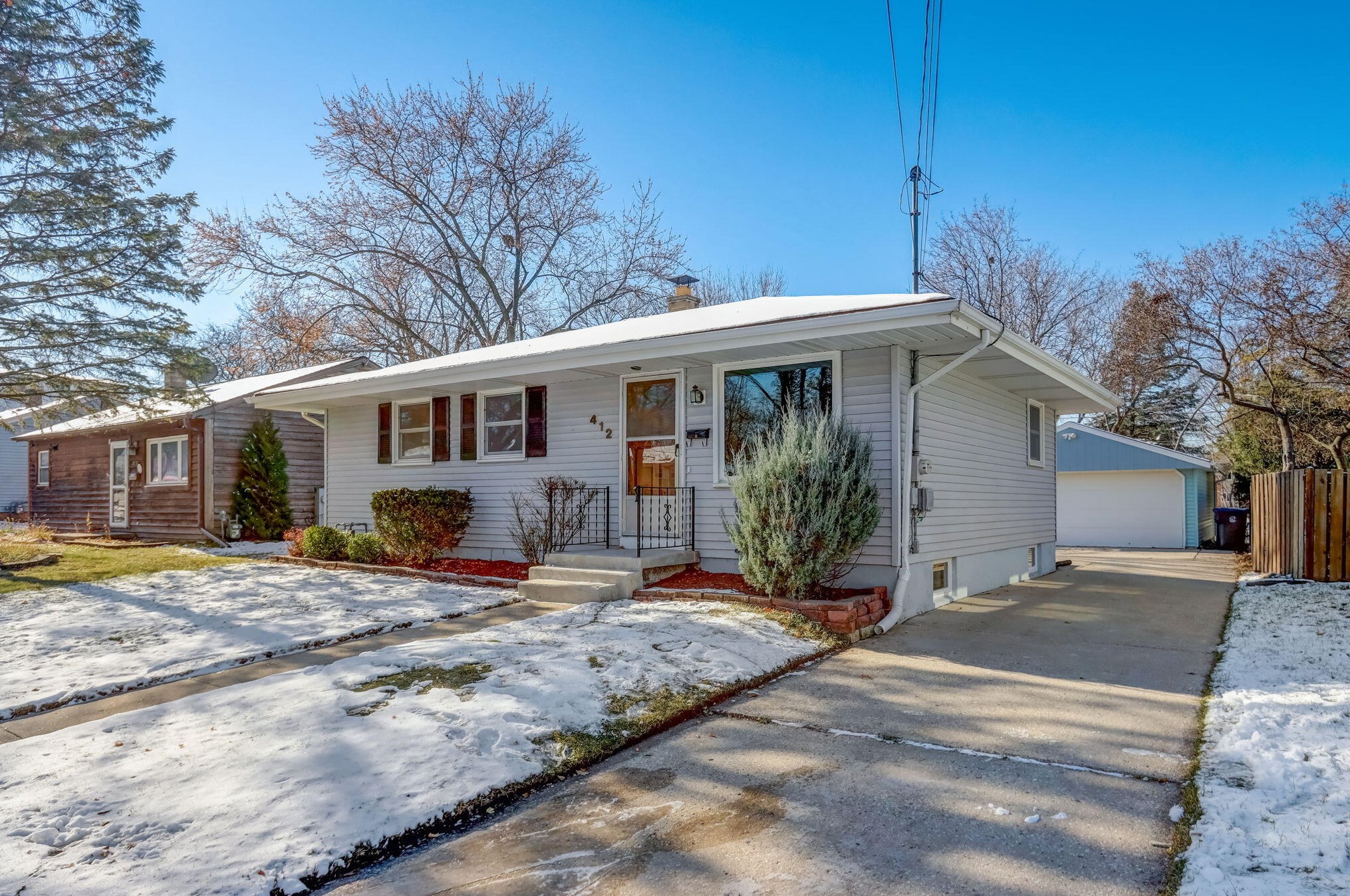 412 Hine Ave, Waukesha, WI 53188-4948
