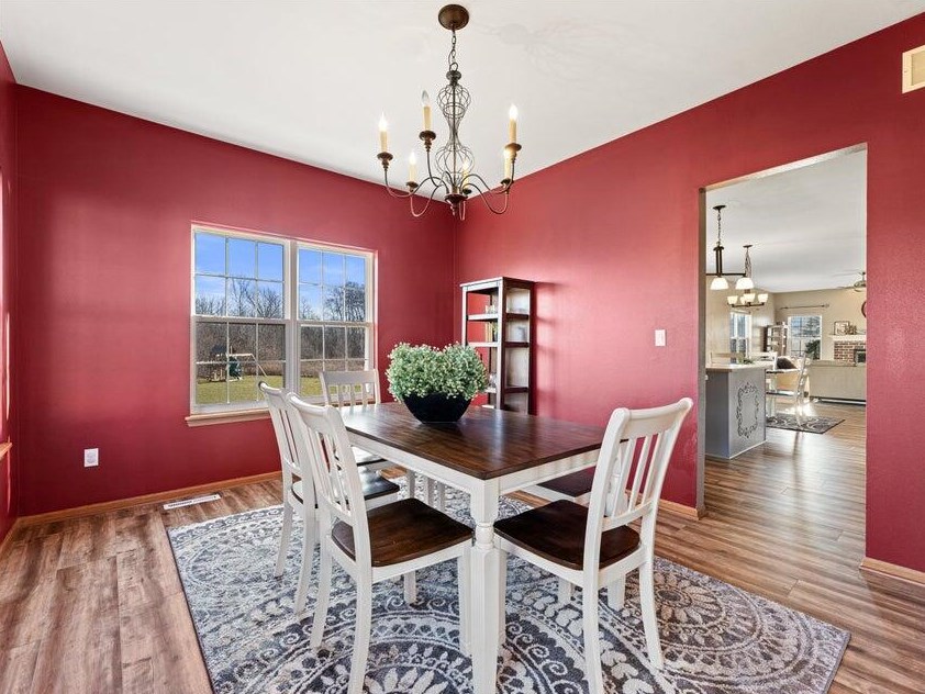 1198 Knollwood Dr, Grafton WI  53024-9484 exterior