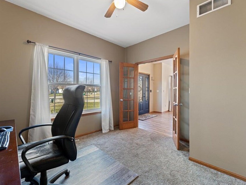 1198 Knollwood Dr, Grafton WI  53024-9484 exterior