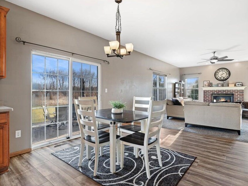1198 Knollwood Dr, Grafton WI  53024-9484 exterior