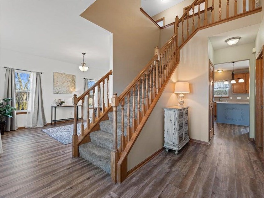 1198 Knollwood Dr, Grafton, WI 53024