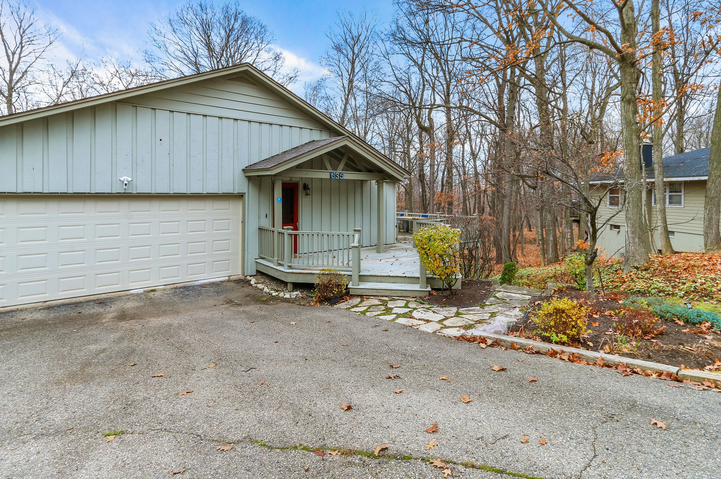 635 Upper Brookwood Dr, Fontana WI  53125-1807 exterior