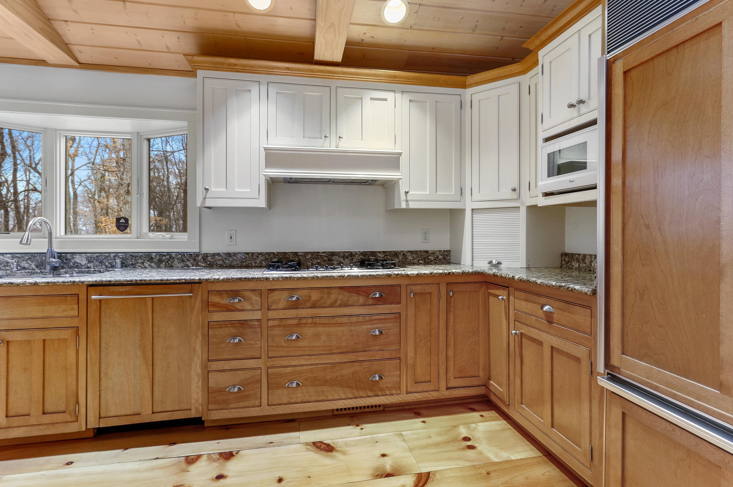 635 Upper Brookwood Dr, Fontana WI  53125-1807 exterior