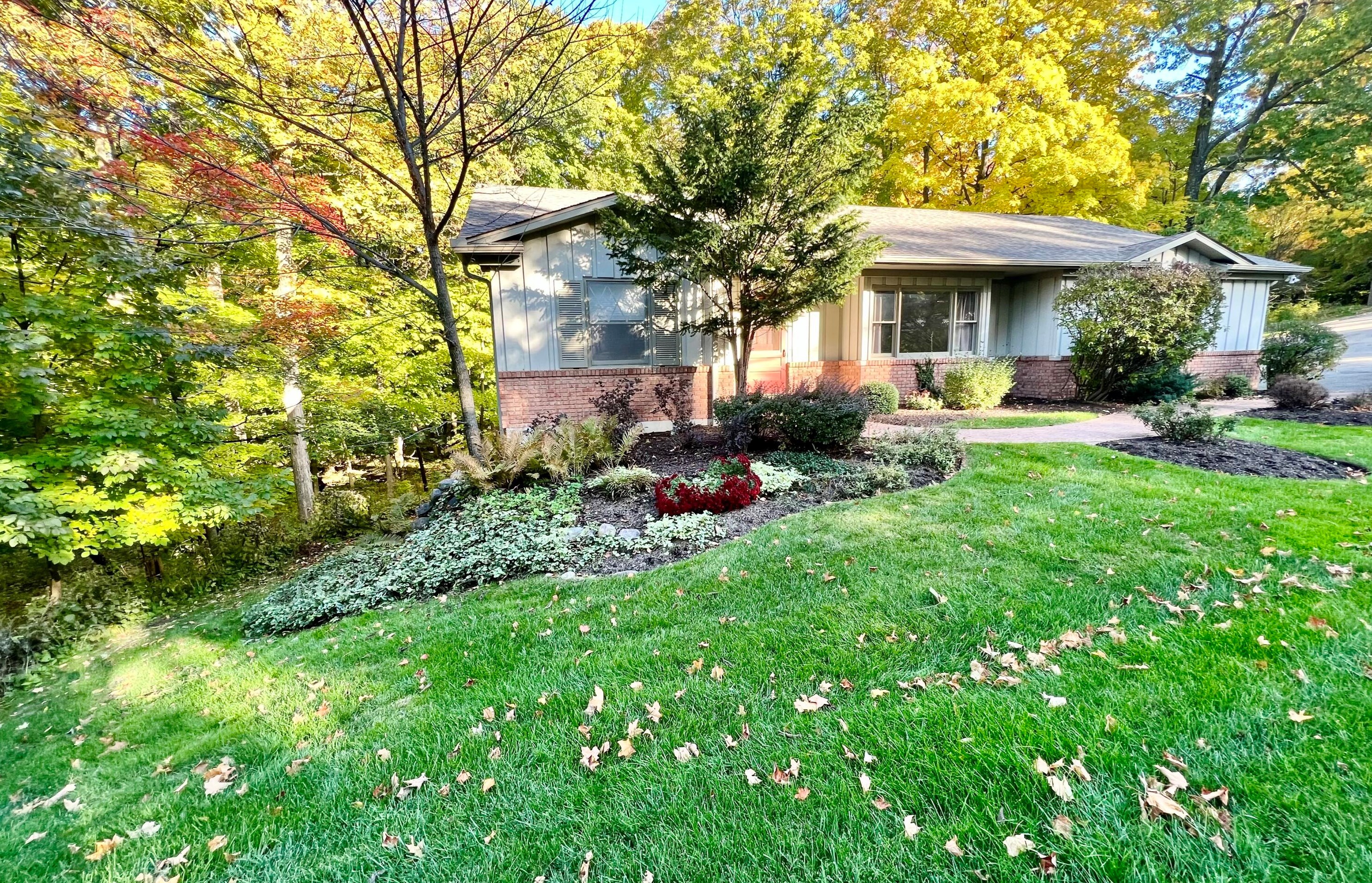 635 Upper Brookwood Dr, Fontana WI  53125-1807 exterior