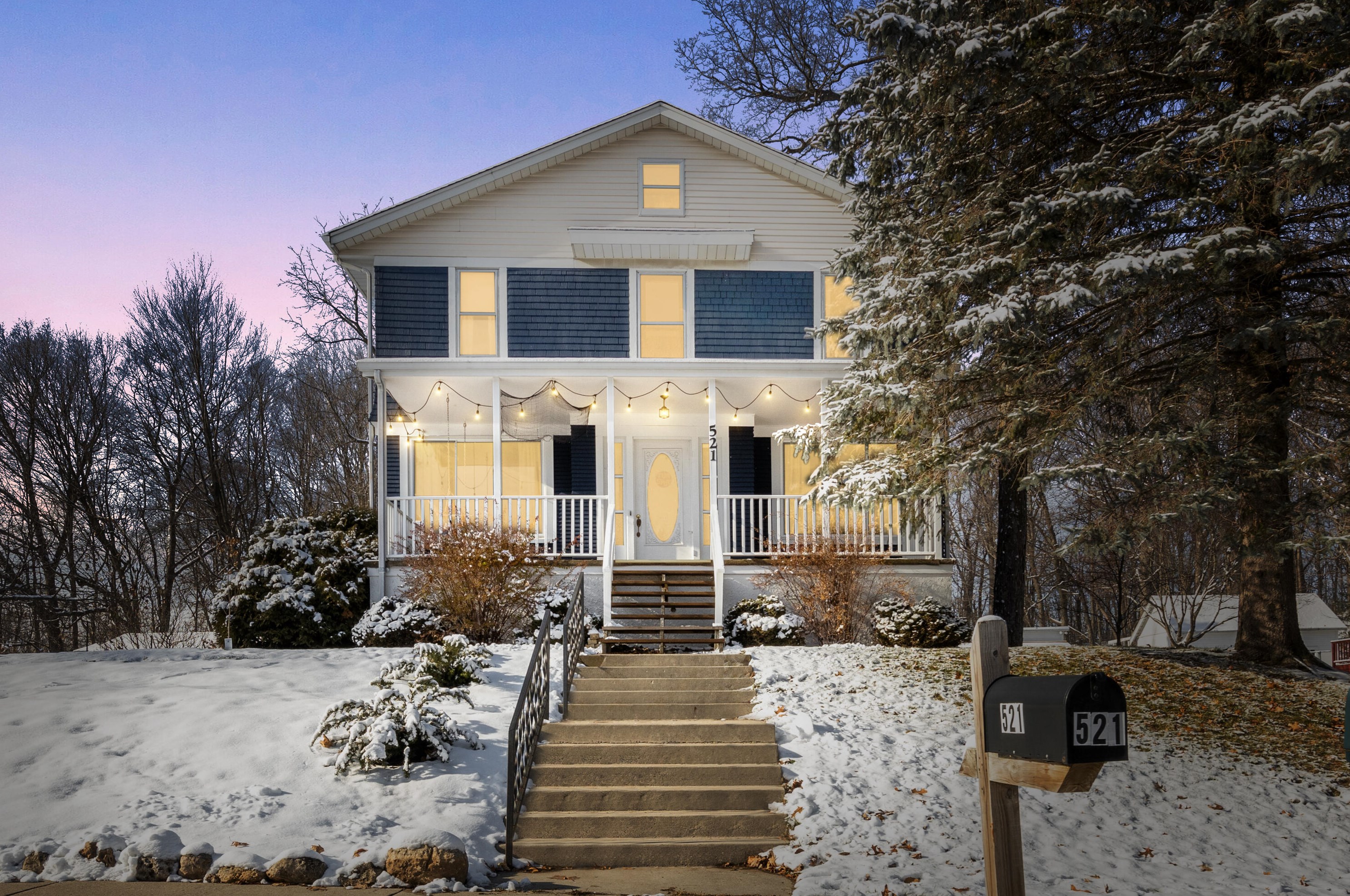 521 Kettle Moraine Dr, Slinger, WI 53086