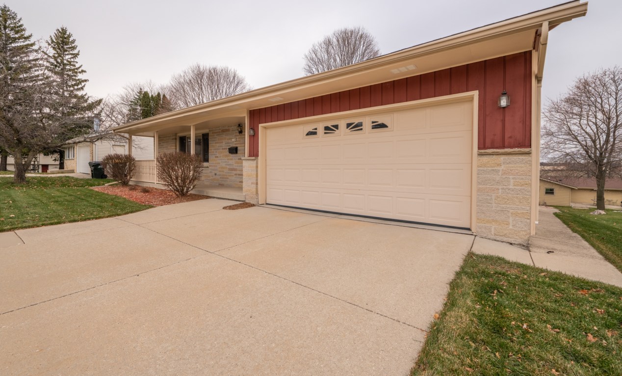 1368 Balsam Pl, West Bend, WI 53095-3006