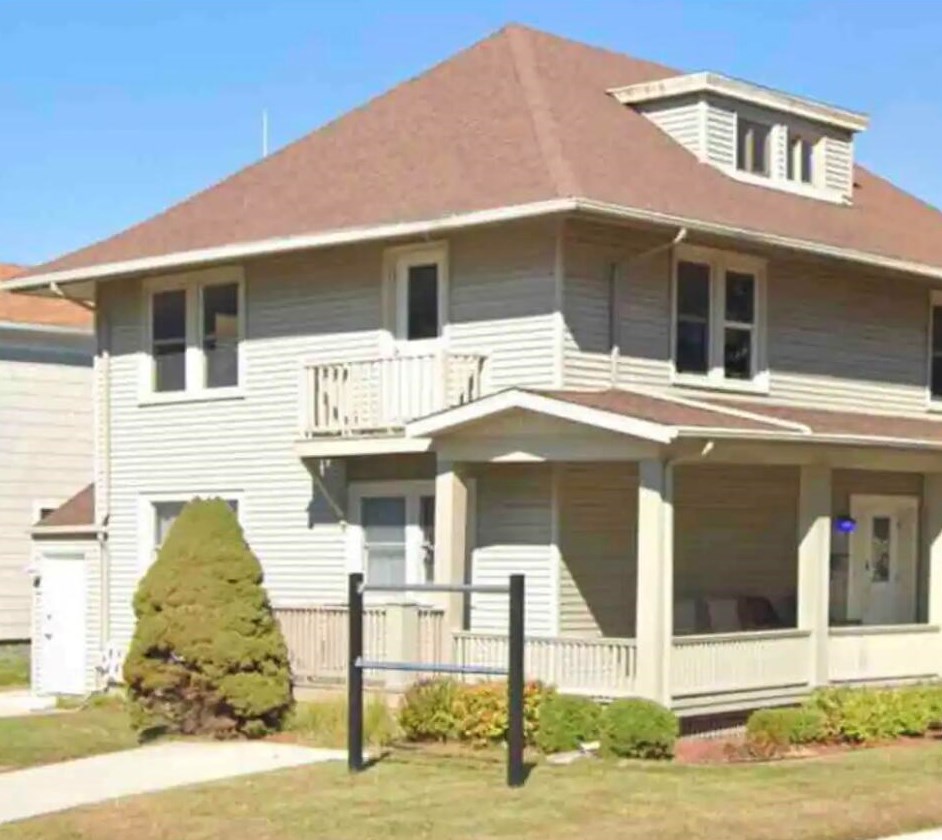706 N 9th St, Sheboygan, WI 53081