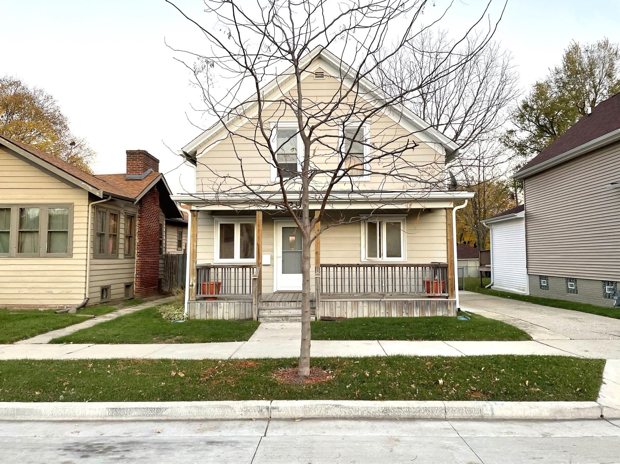 1329 Monroe Ave, Racine WI  53405-2838 exterior