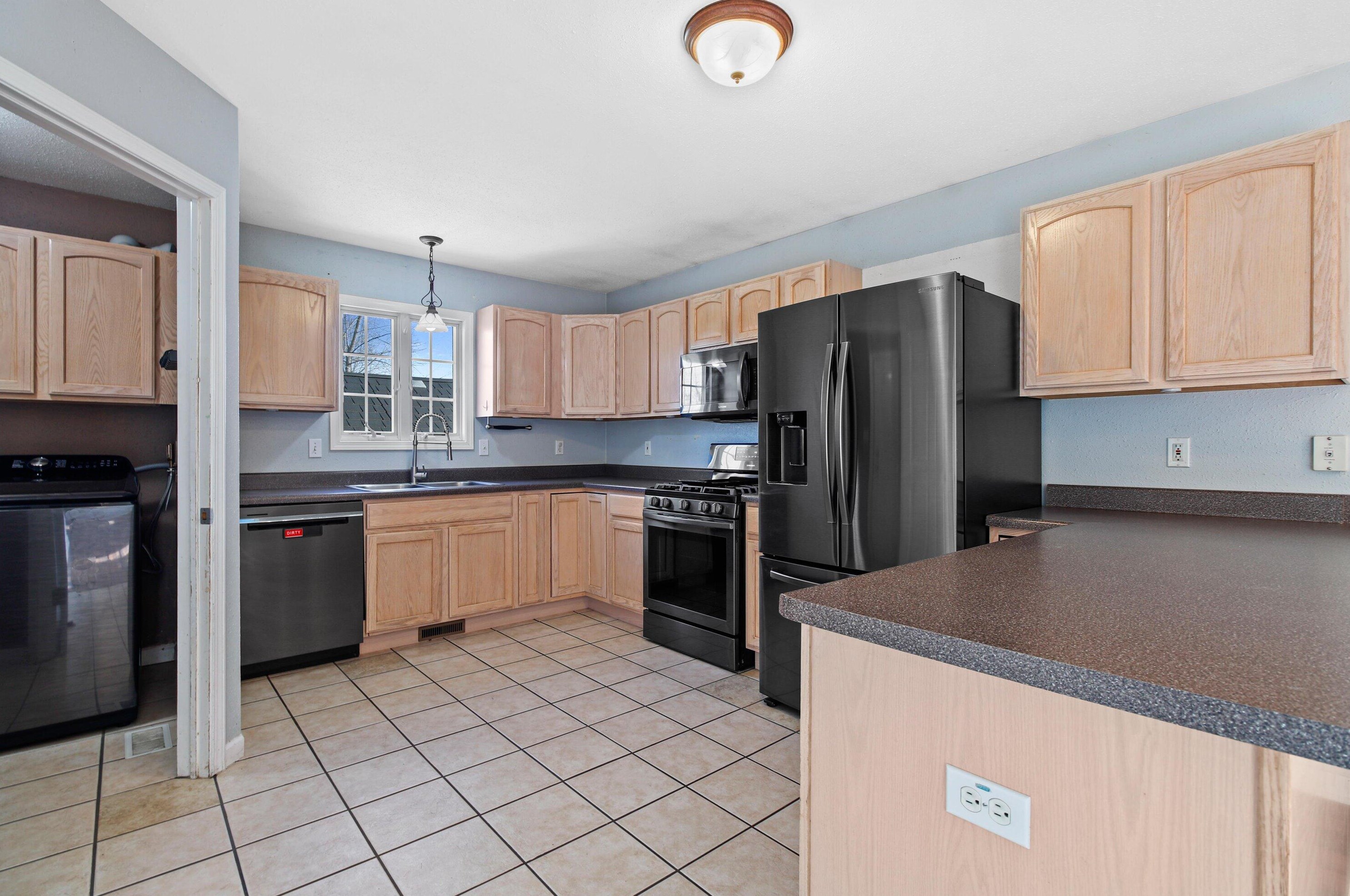 807 Sunnyside Dr, Elkhorn, WI 53121-4296