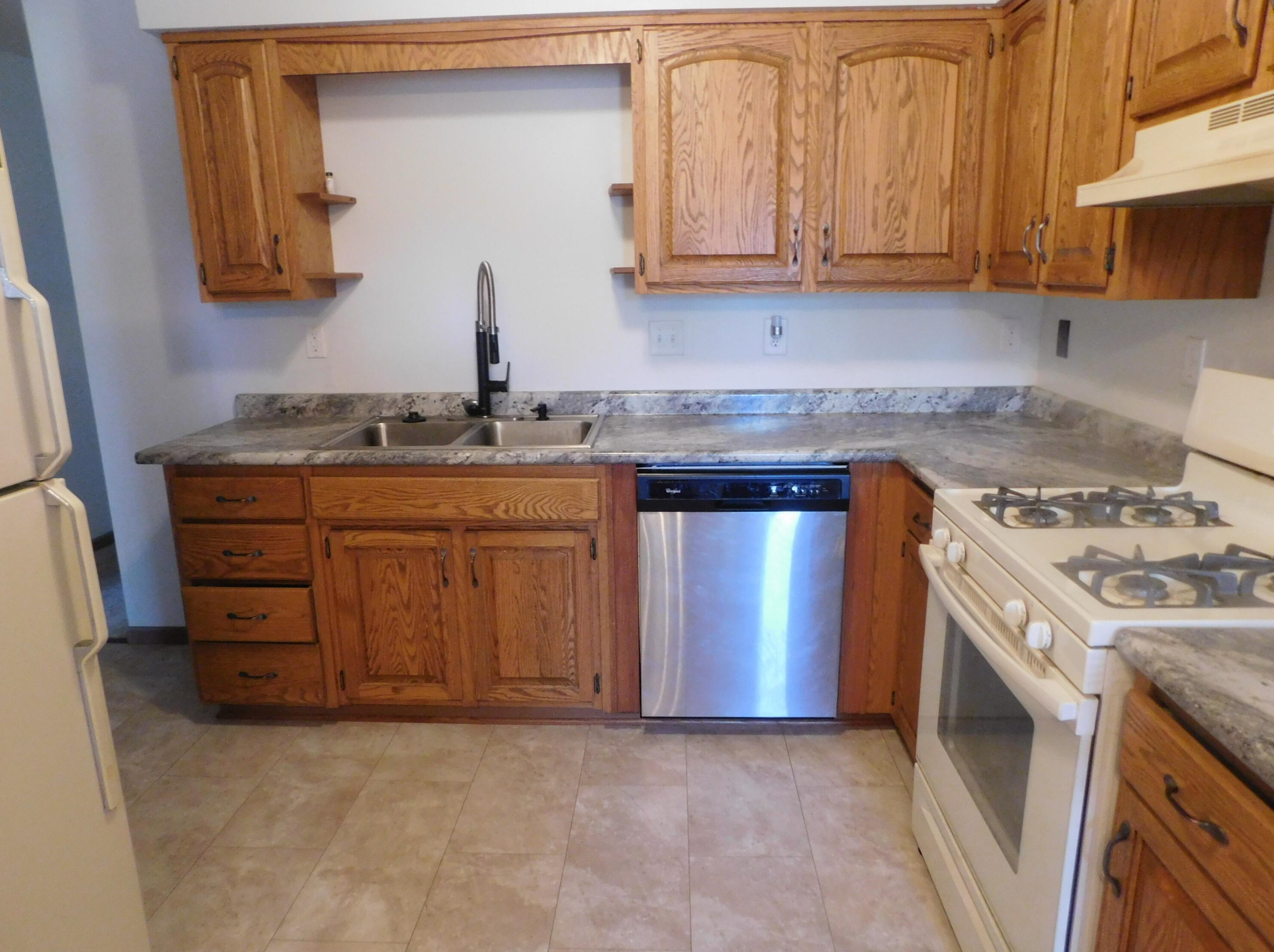 941 S 42nd St, Manitowoc, WI 54220