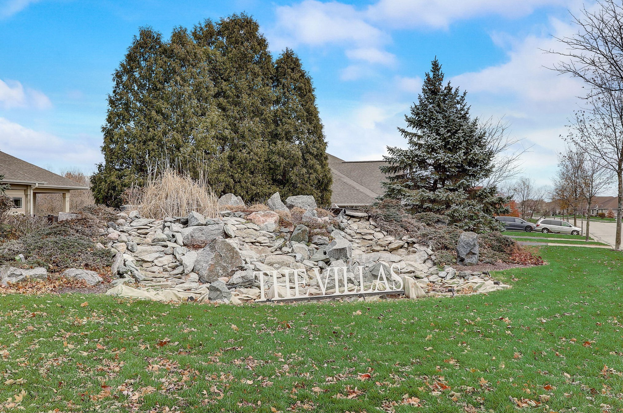2977 Villa Dr, Hales Corners, WI 53132-7708