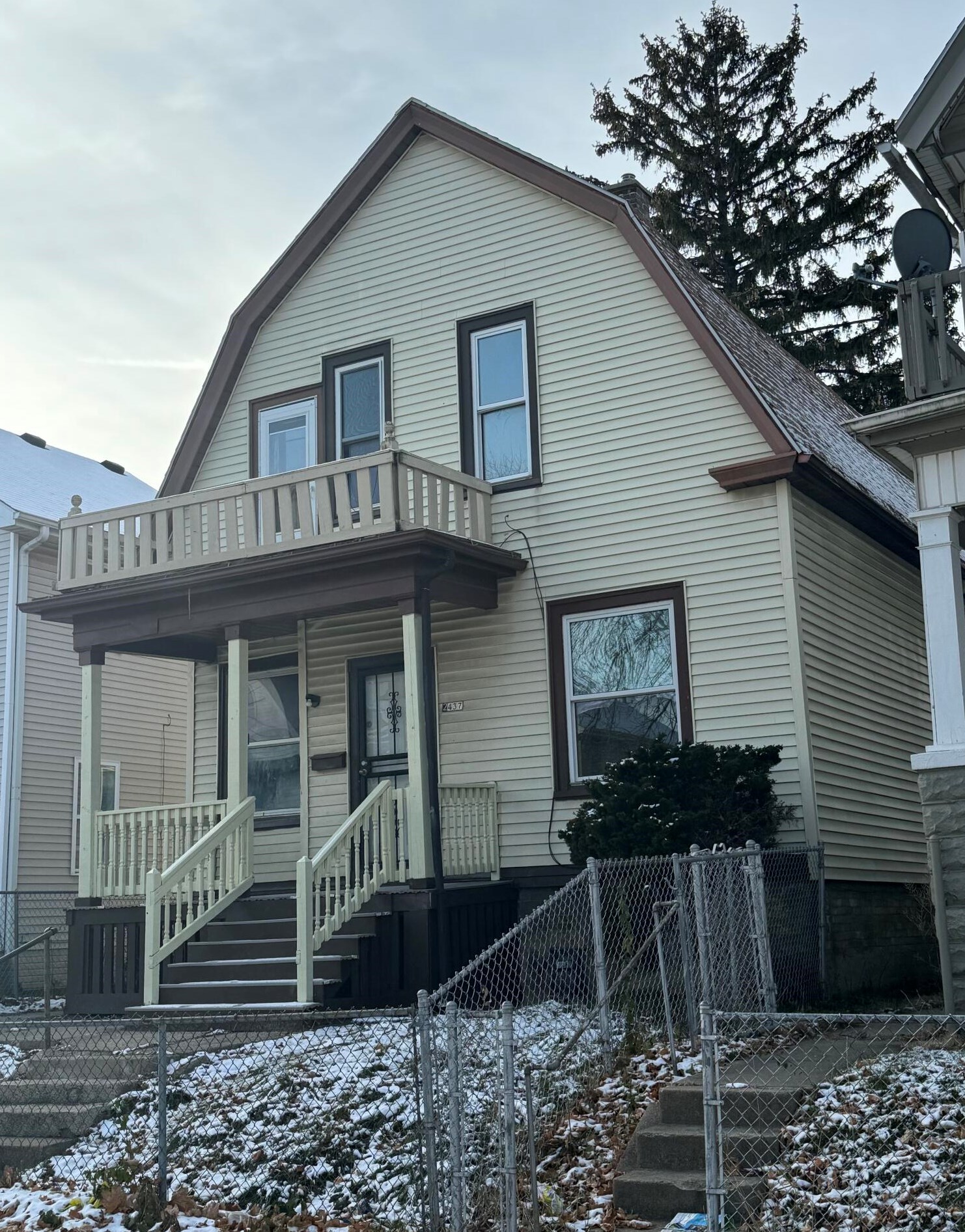2437 N 34th St, Milwaukee, WI 53210