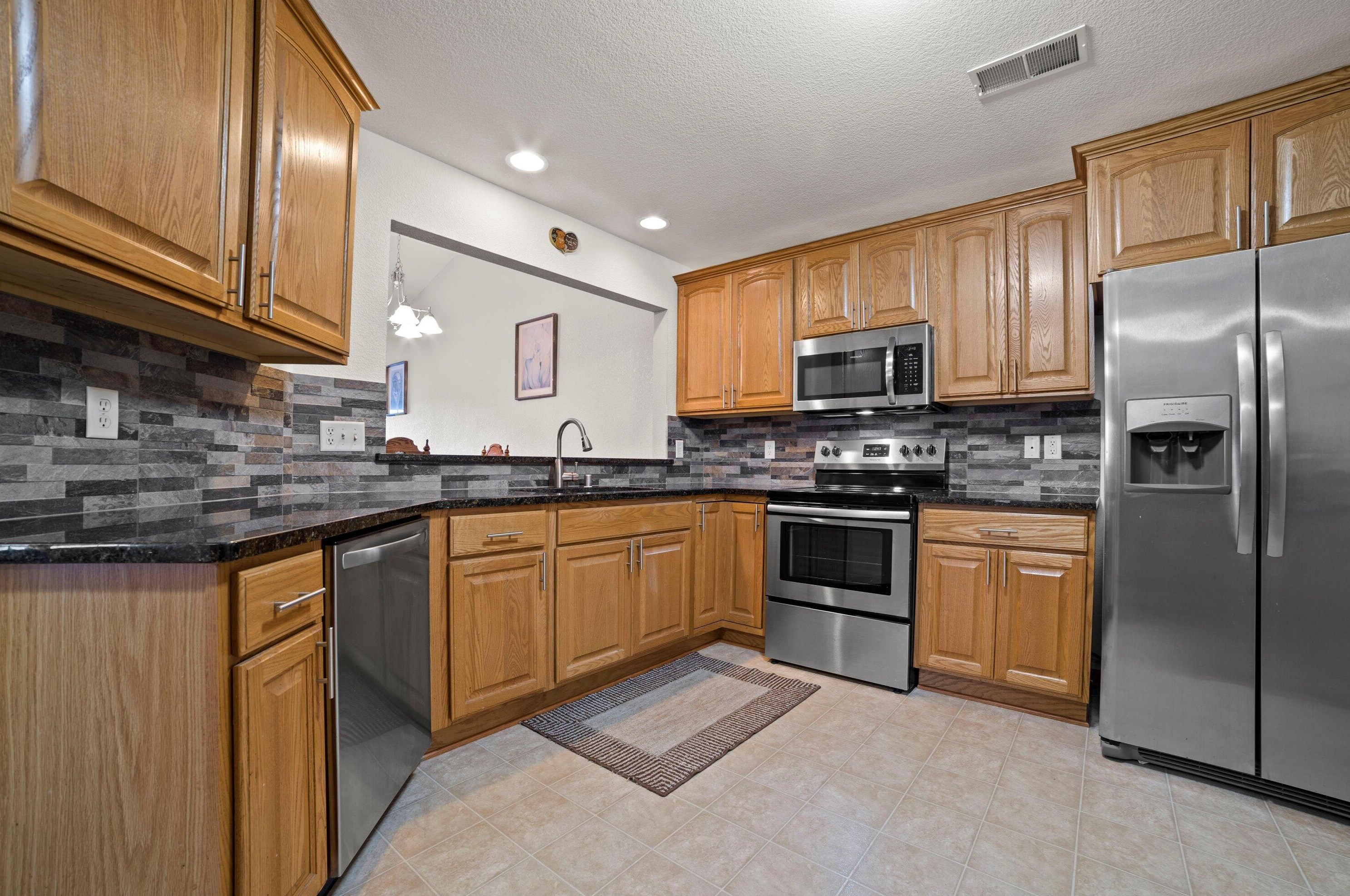 4864 Forest Ridge Dr, Waukesha, WI 53151-7491