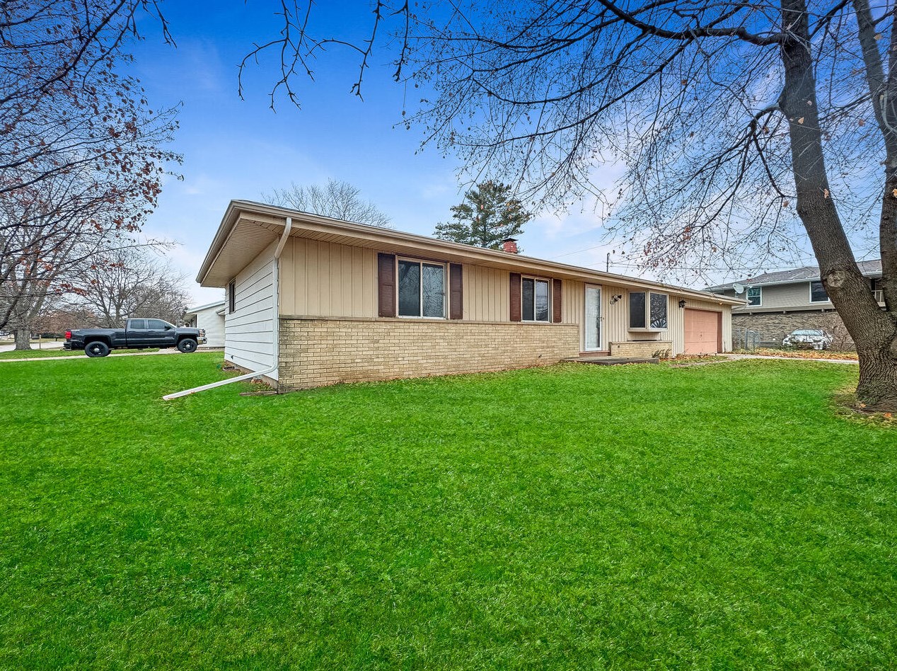1505 Holiday Dr, Janesville, WI 53545-0407