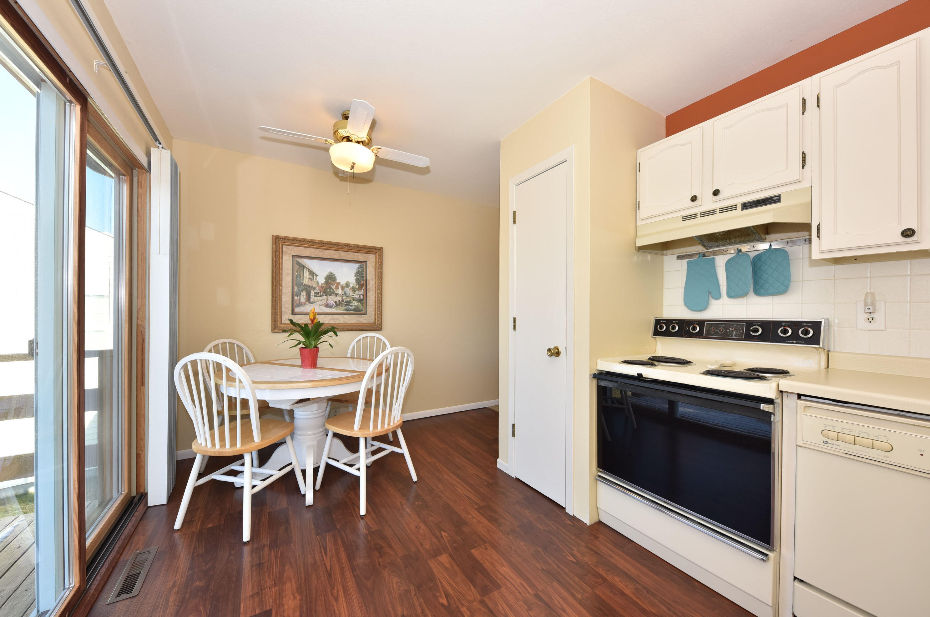 8907 70, Milwaukee WI 53223-2114 exterior