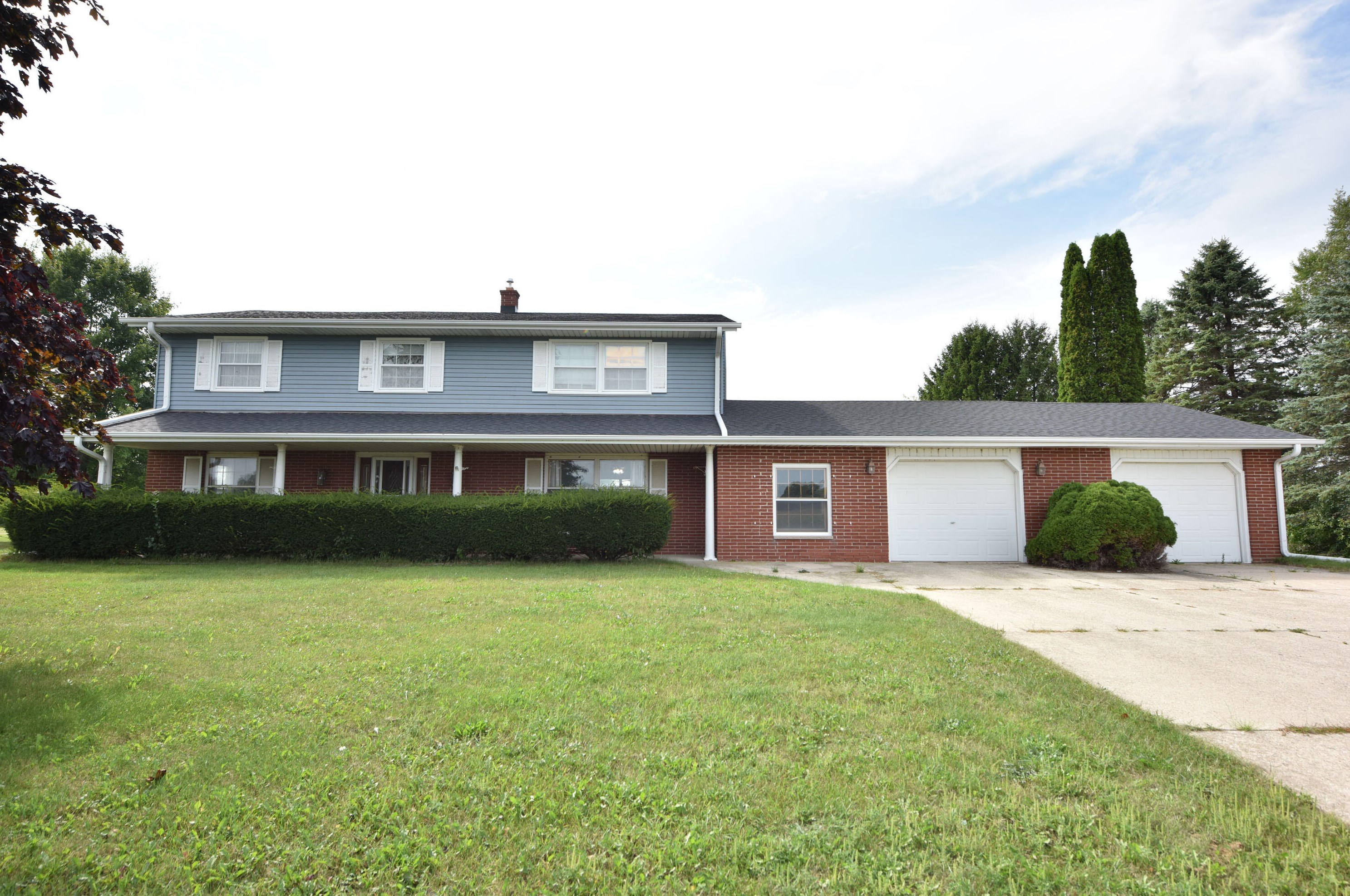 1235 Granville Rd, Cedarburg, WI 53012