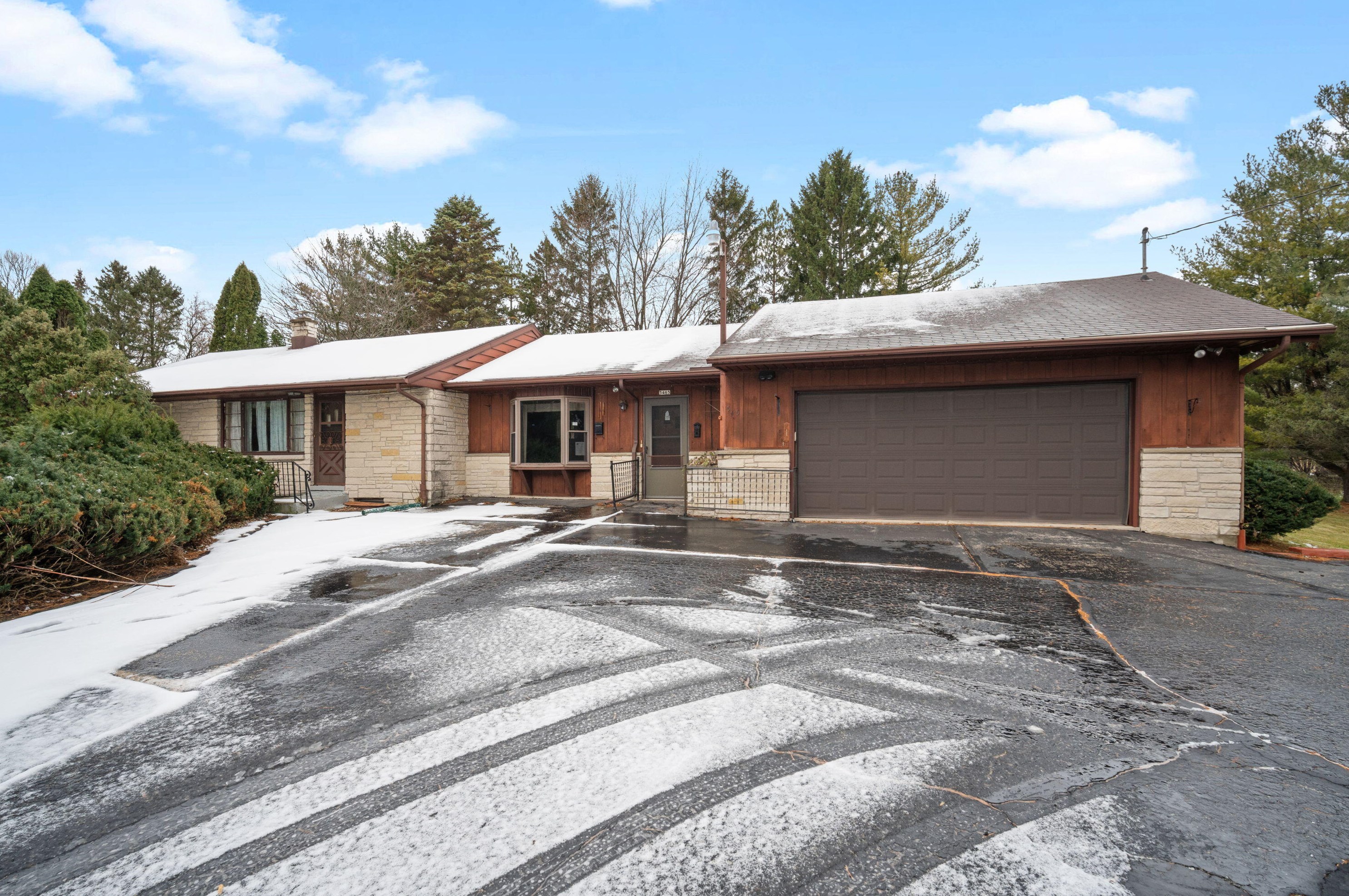 5465 S 18th Ave, West Bend, WI 53095