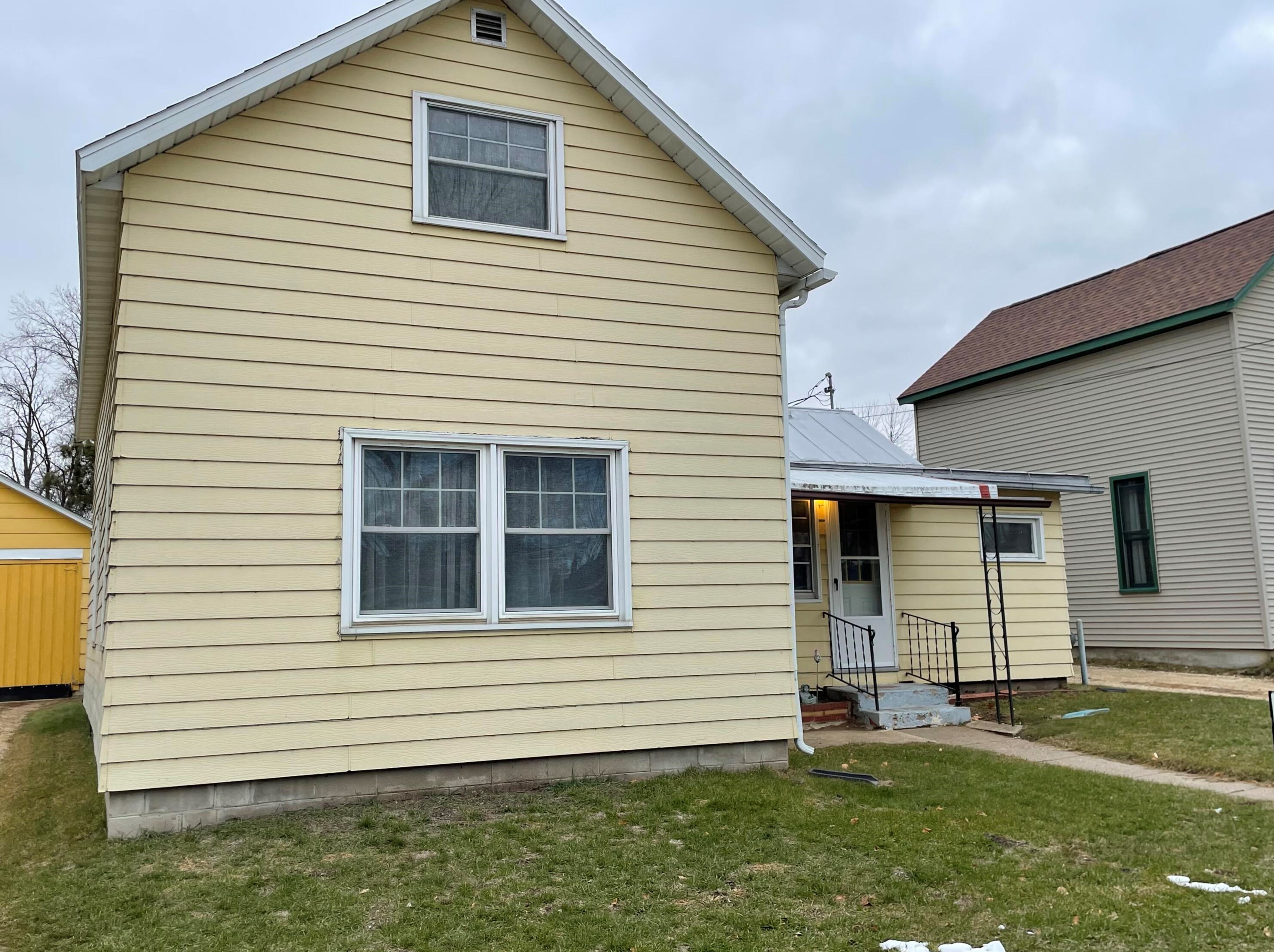 1518 Badger St, Newburg Corners, WI 54614