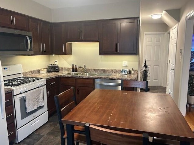 2749 84 St, Kenosha WI 53142-2312 exterior