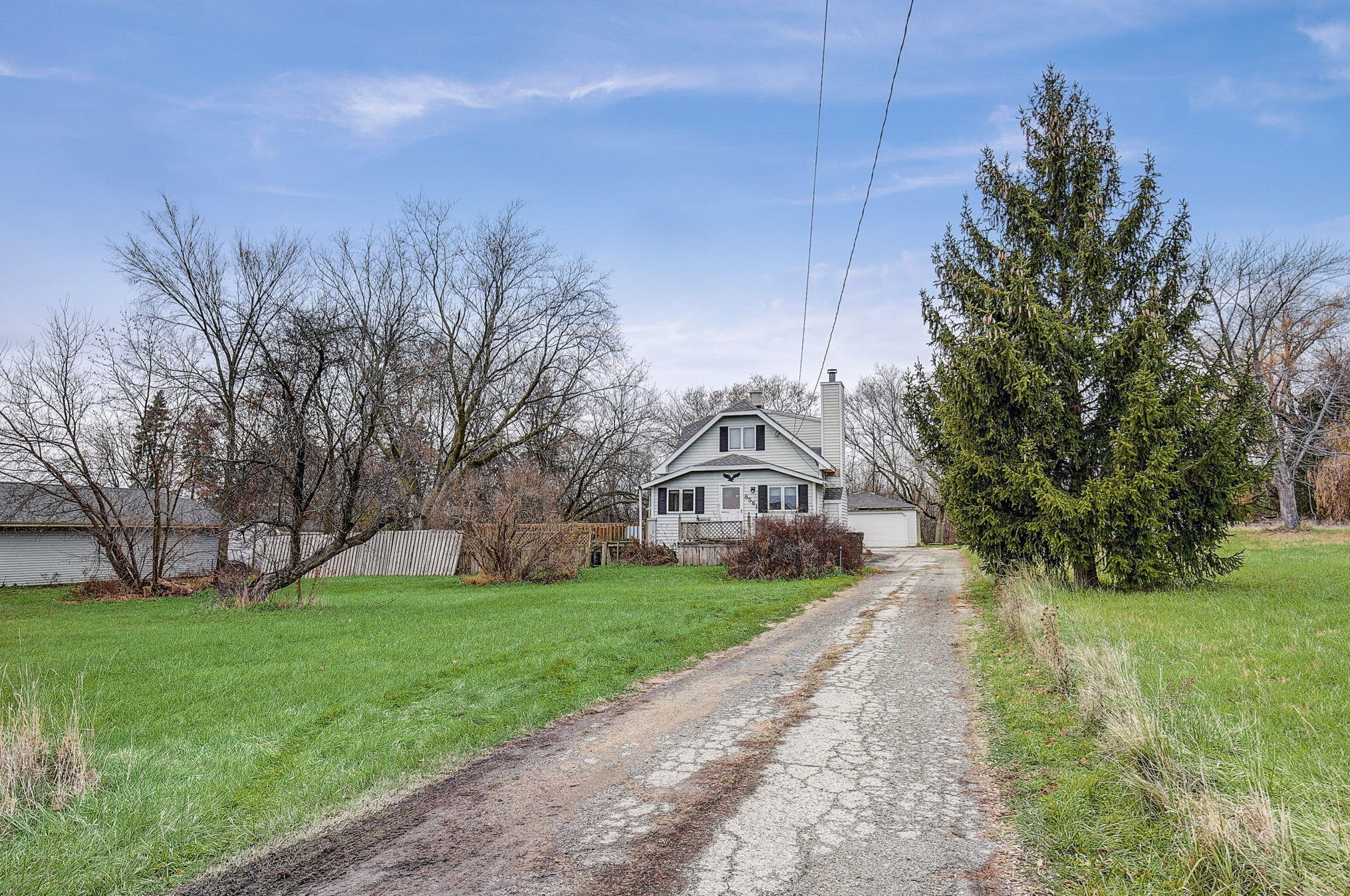 8561 27th St, Hales Corners, WI 53132-9312