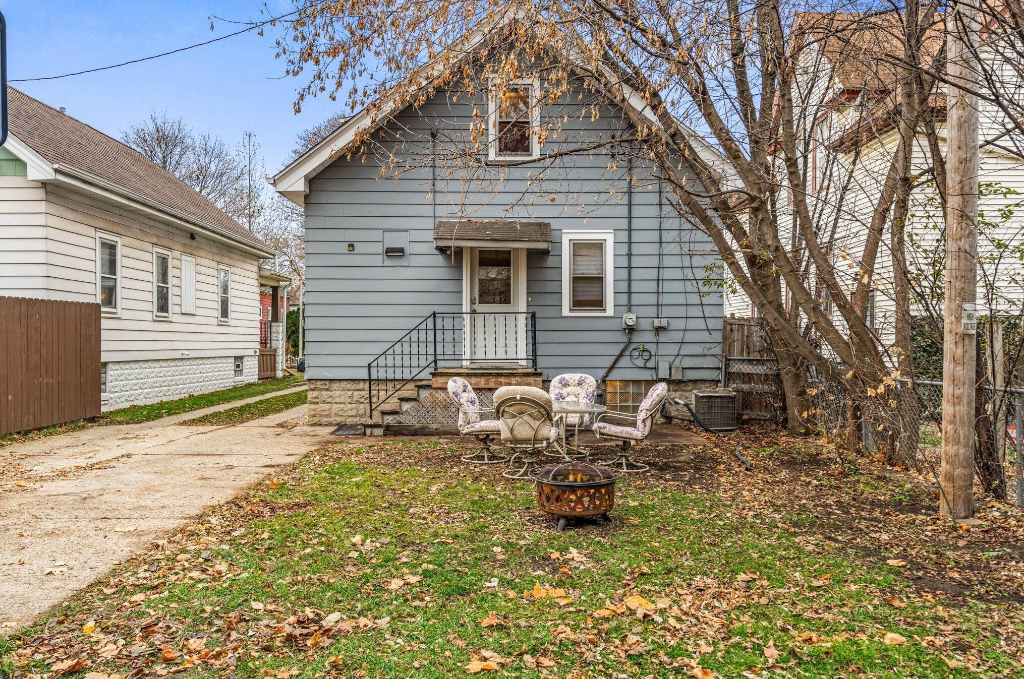 1542 83, Milwaukee WI 53214-4430 exterior