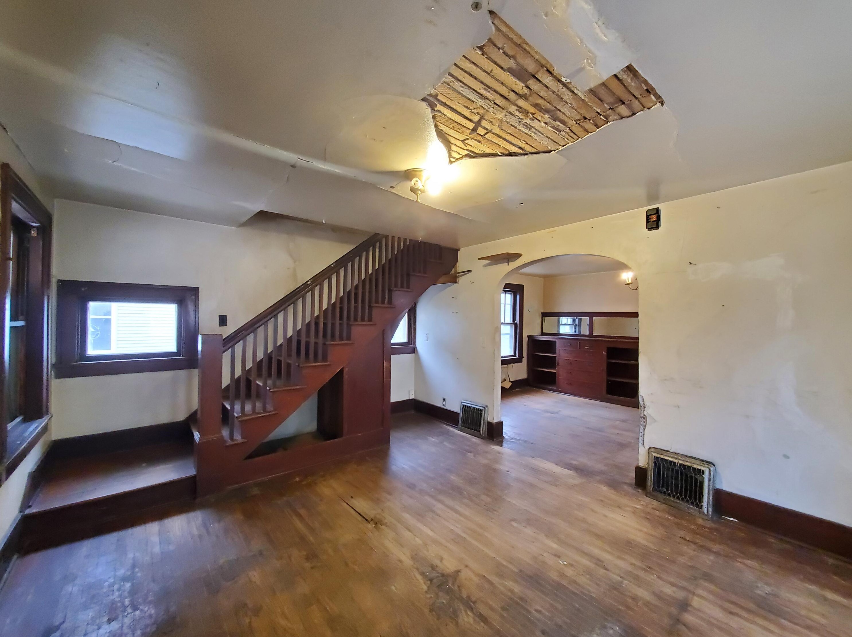 211 Union St, Waukesha, WI 53188-3741