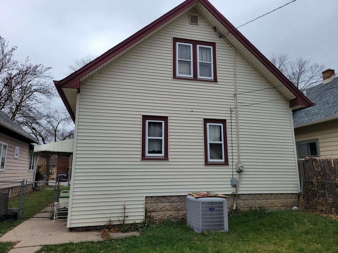 5460 42nd St, Milwaukee, WI 53209-4627