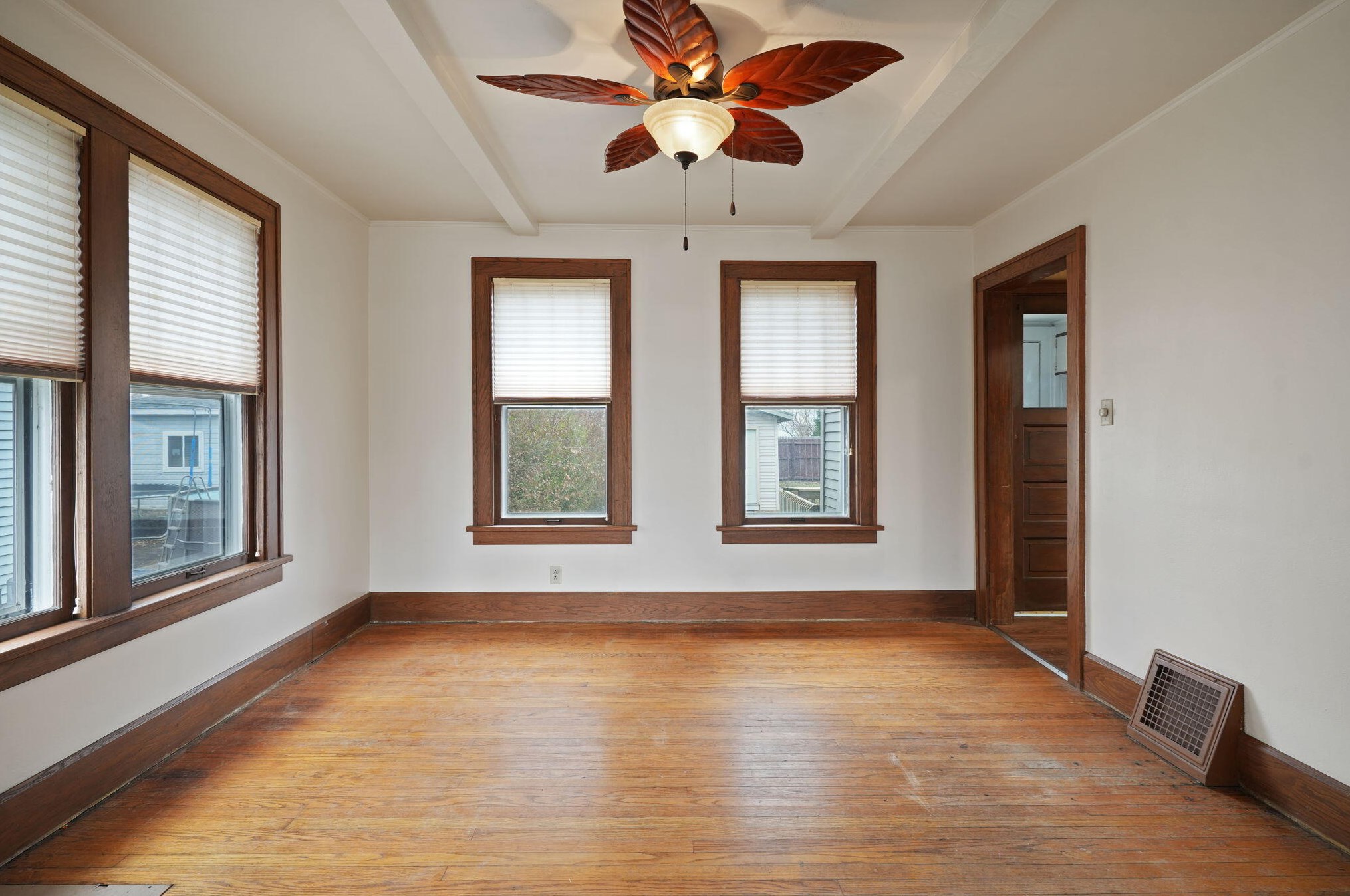 2013 Quincy Ave, Racine WI 53403-4232 exterior