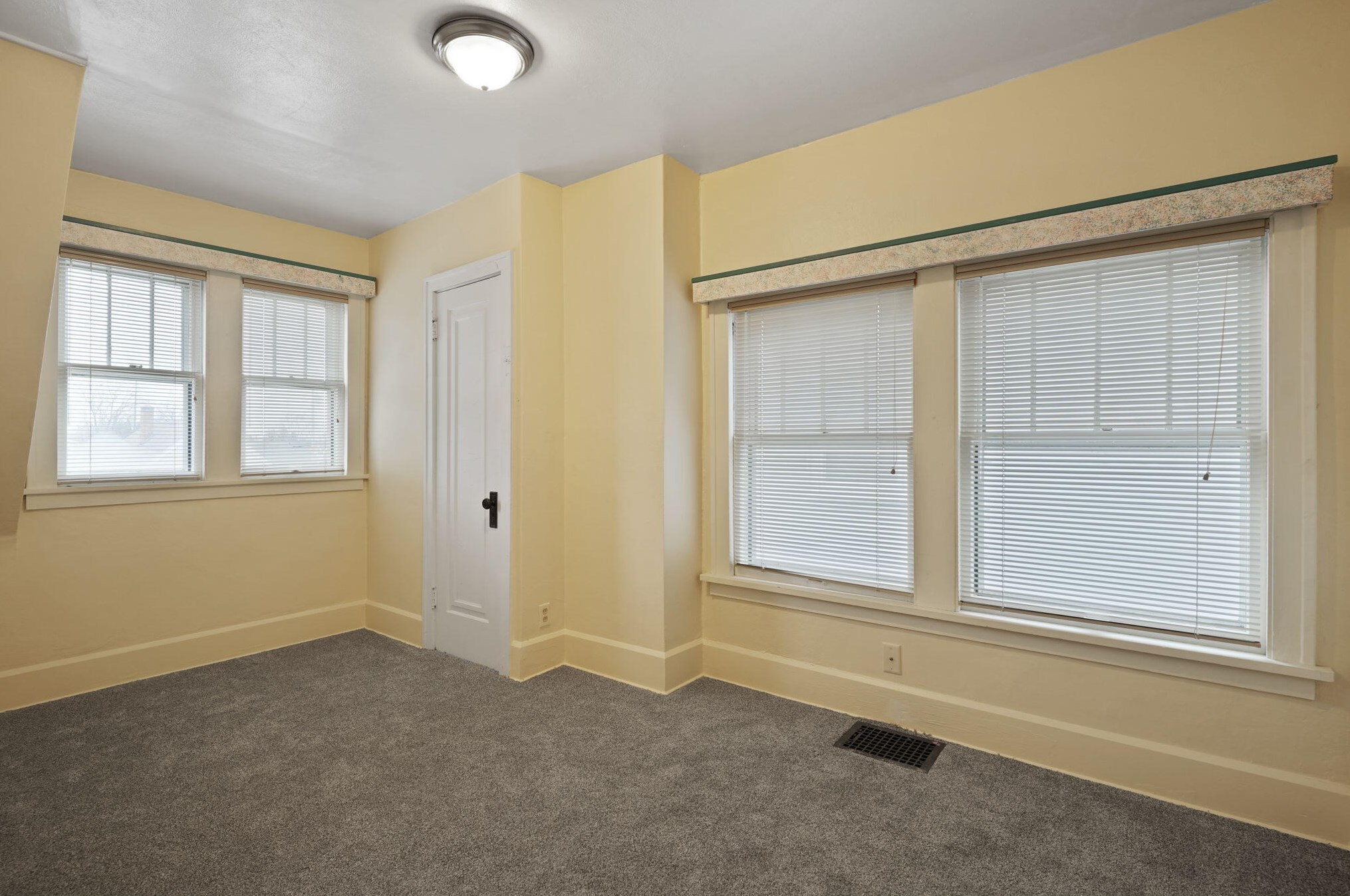 2013 Quincy Ave, Racine WI 53403-4232 exterior