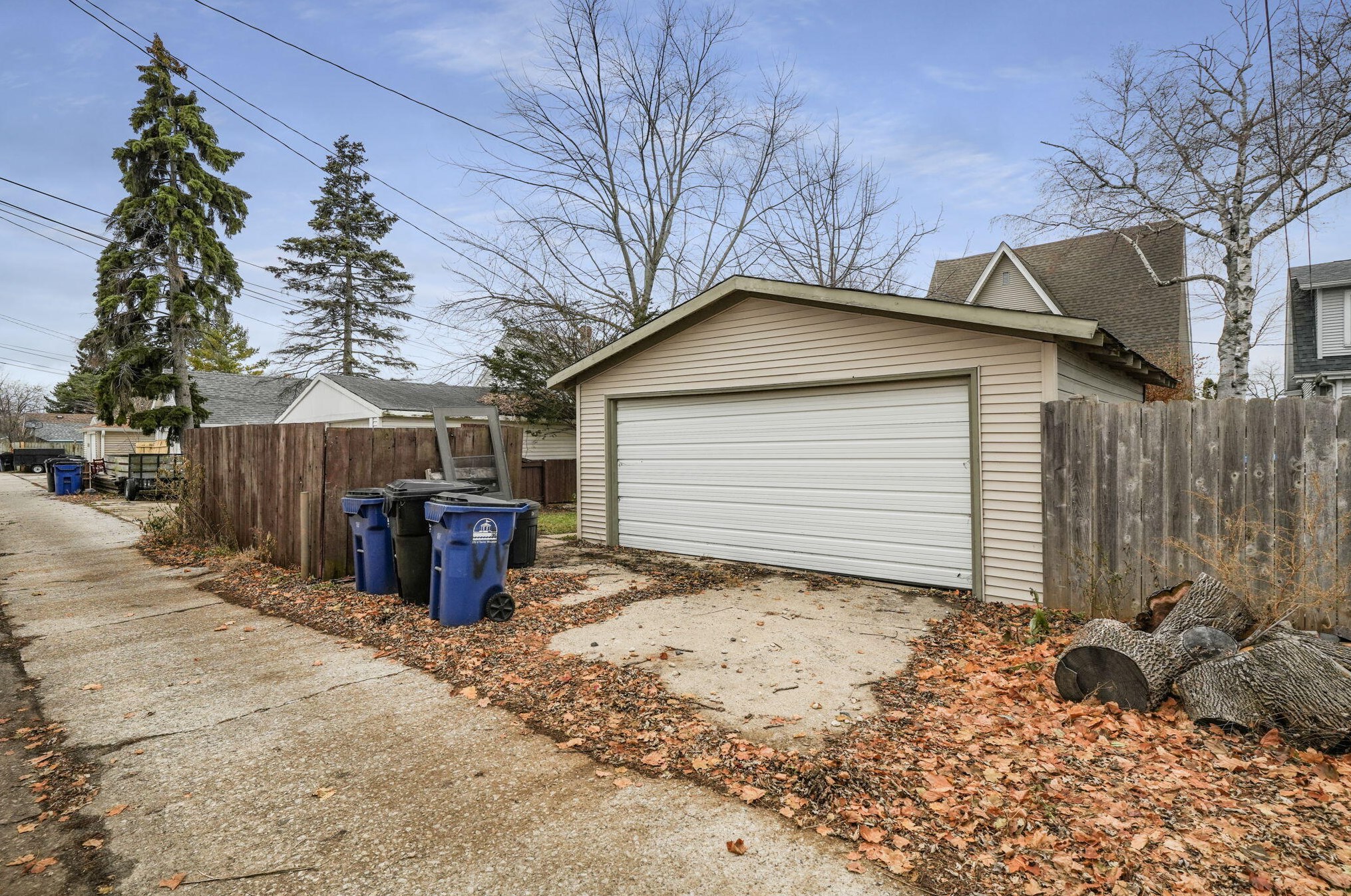 2013 Quincy Ave, Racine WI 53403-4232 exterior