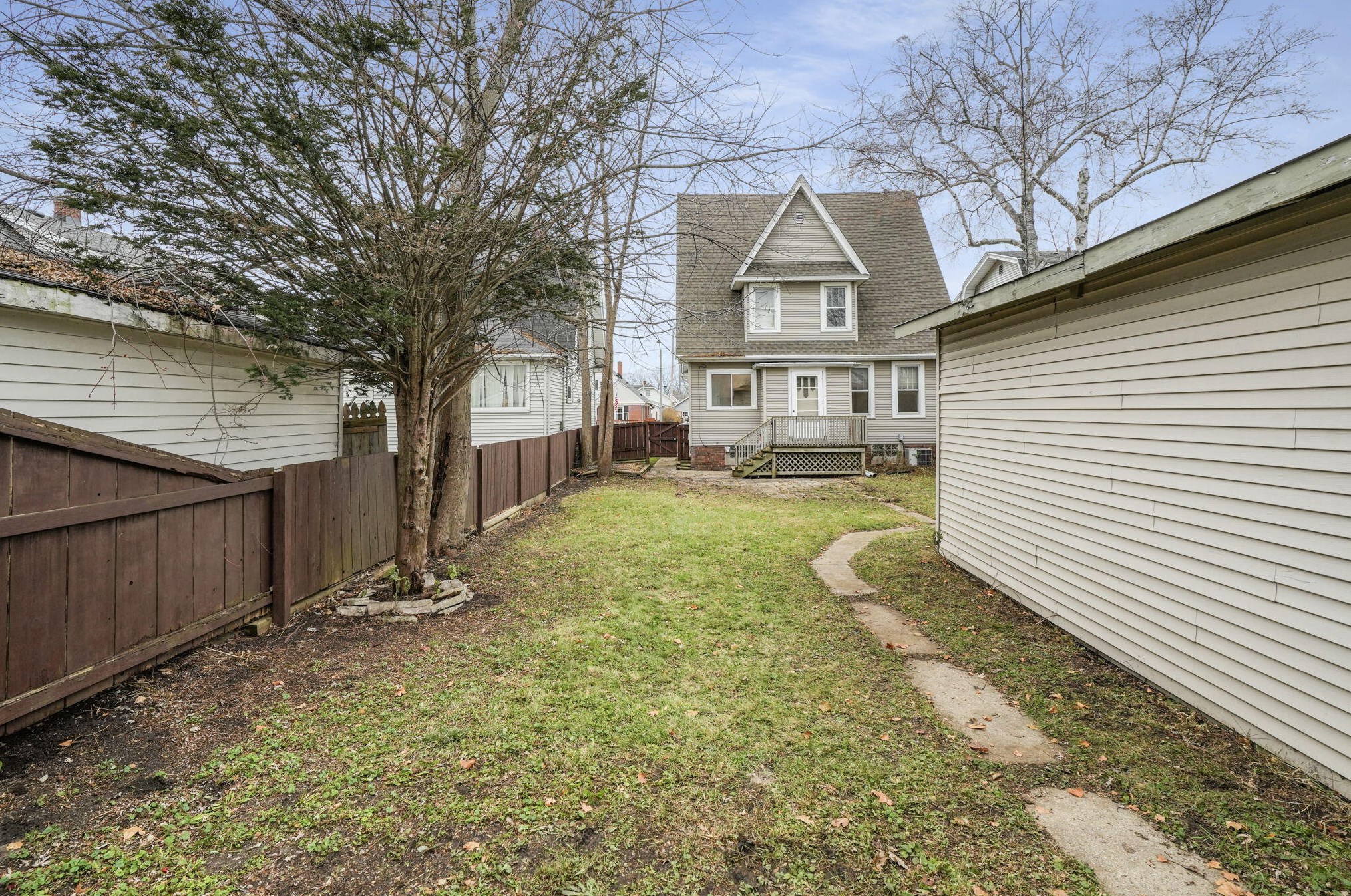 2013 Quincy Ave, Racine WI 53403-4232 exterior