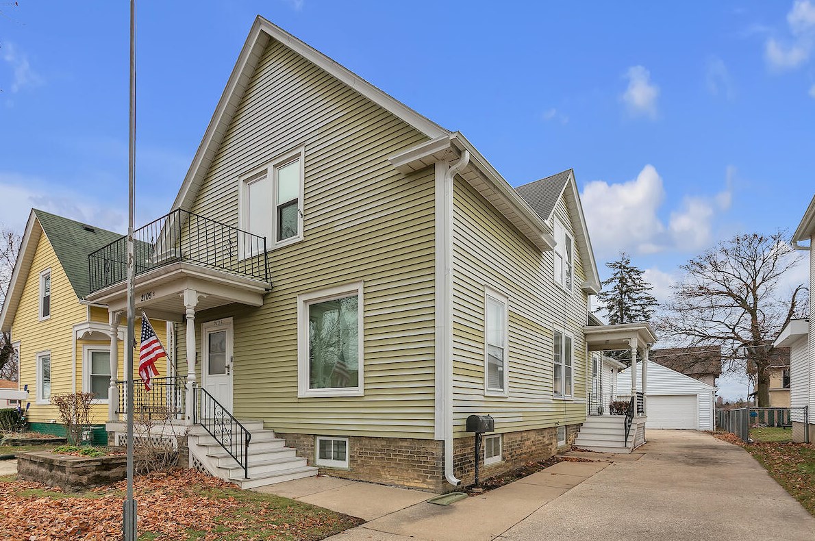 2105 Clarence Ave, Racine, WI 53405-2639