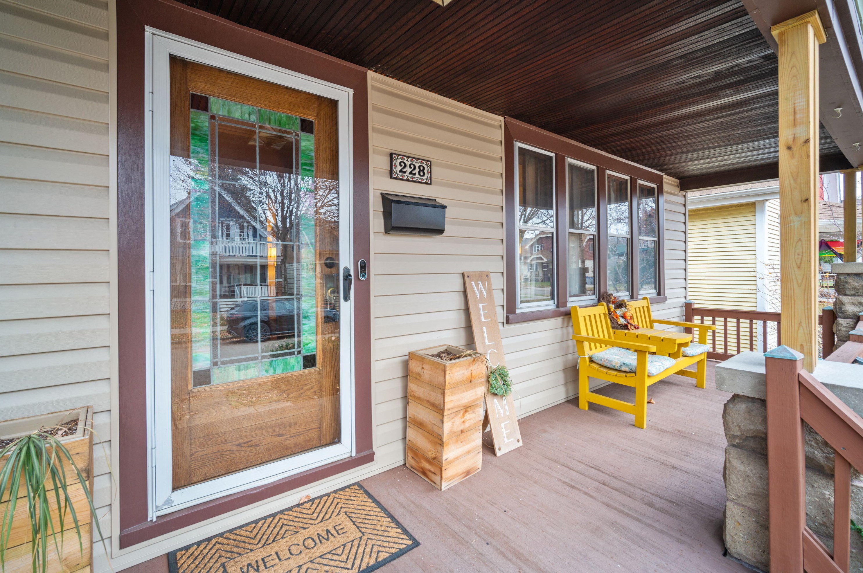 228 Montana St, Milwaukee, WI 53207-2016