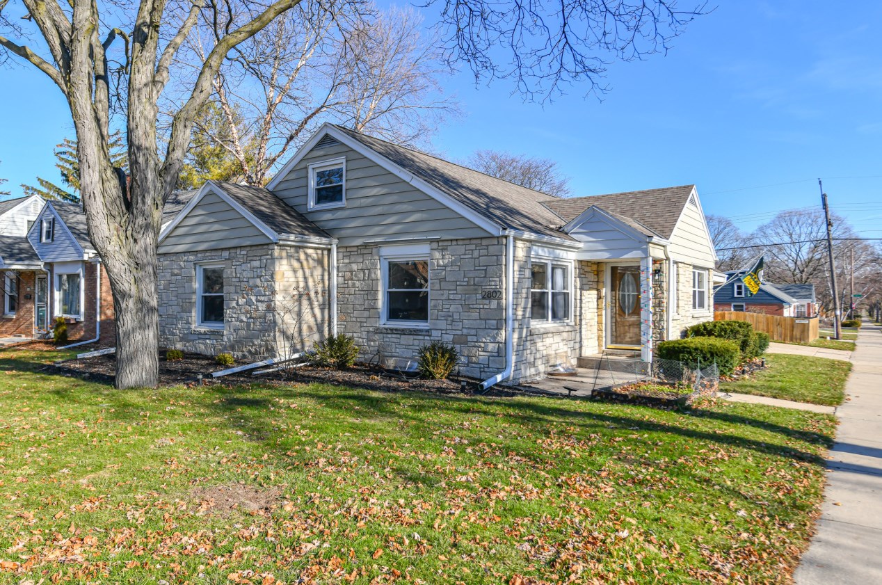 2802 83rd St, Milwaukee, WI 53222-2405