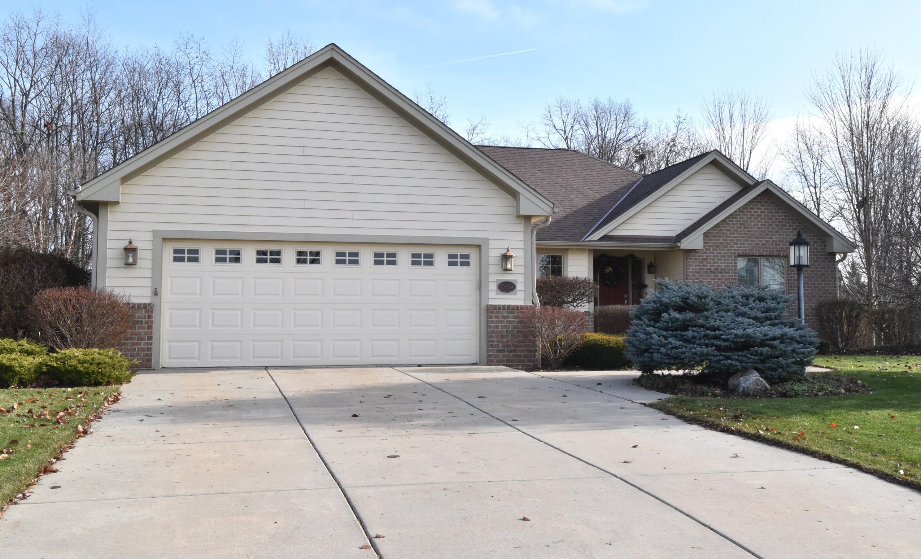 10154 S Spartan Ln, Oak Creek, WI 53154