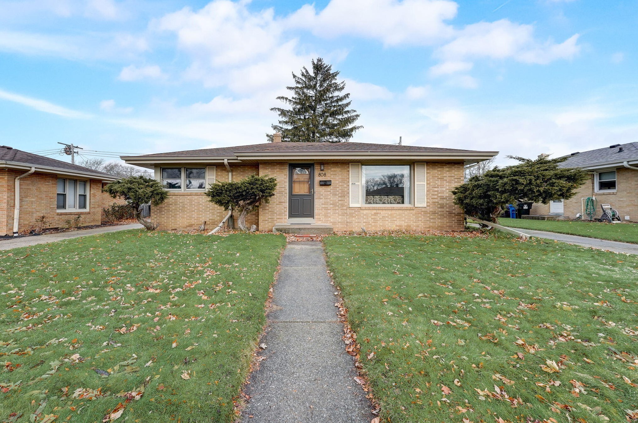 808 Montclair Dr, Racine, WI 53402-3434